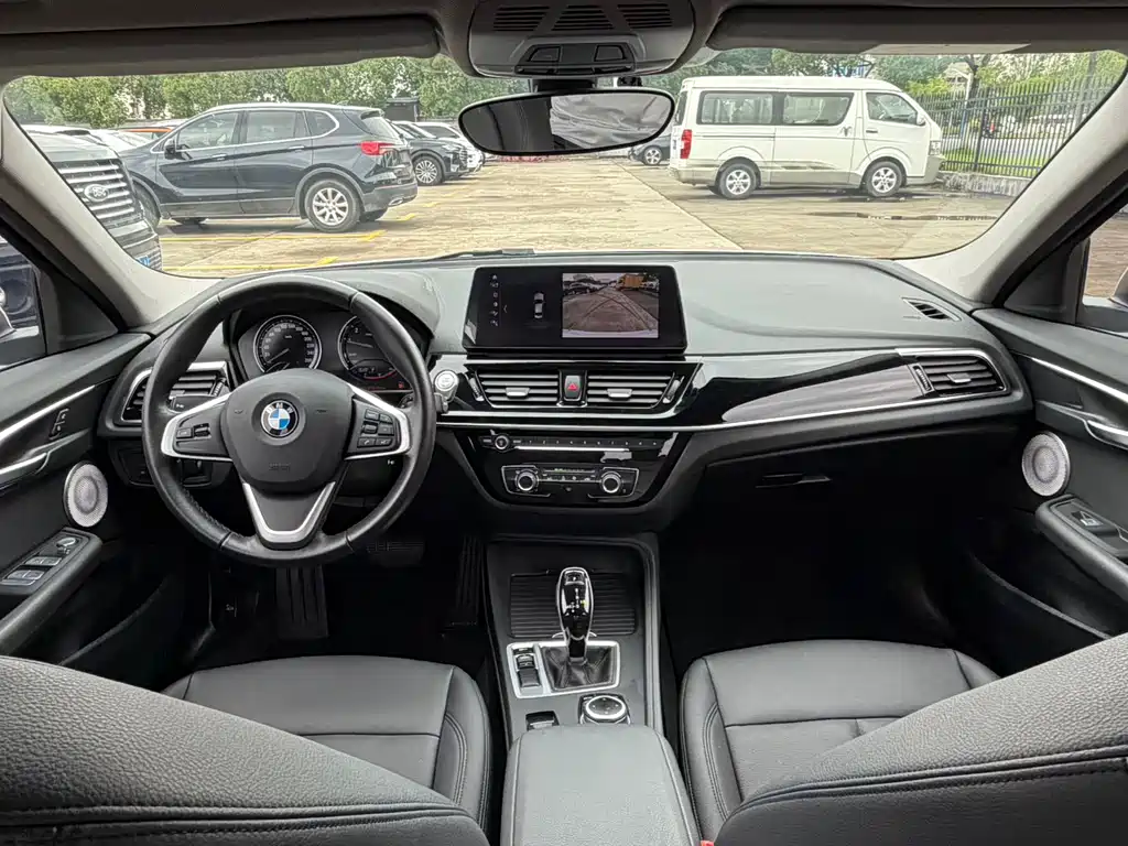 BMW 1 Series 2022 — фото 15