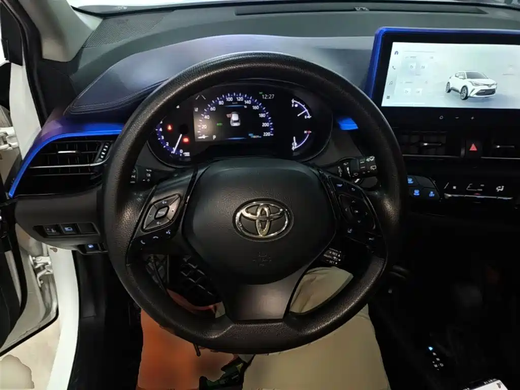 Toyota C-HR 2023 — фото 11