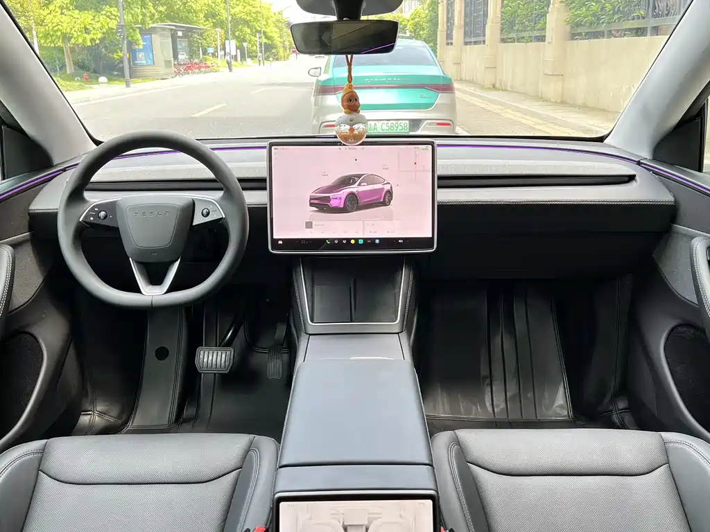 Tesla Model Y 2025 — фото 16