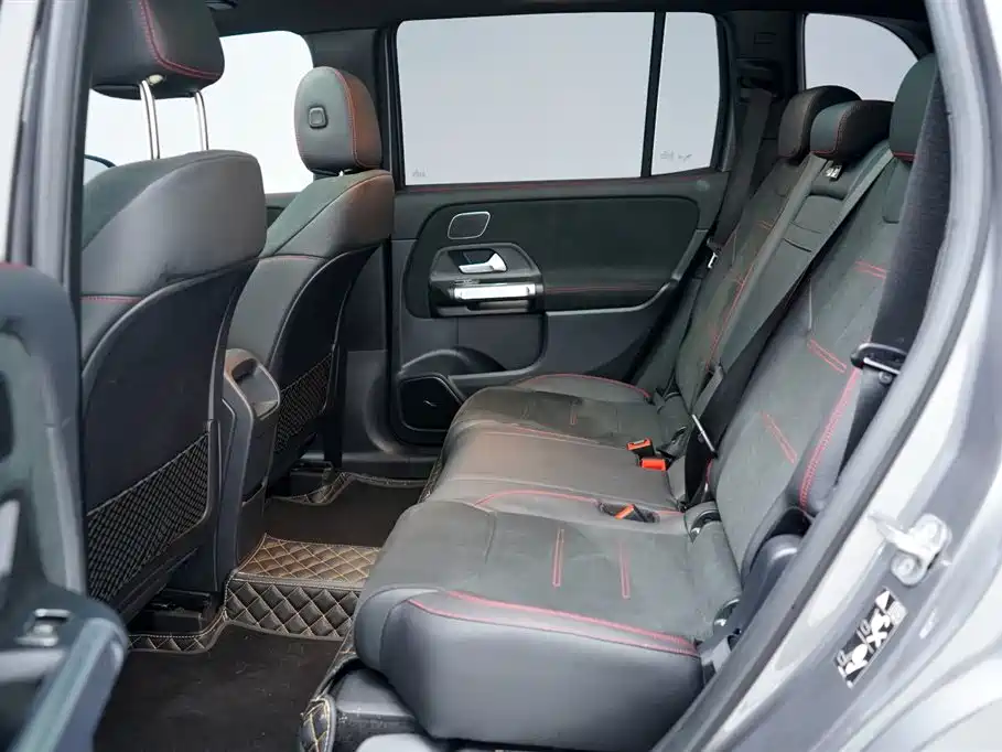 Mercedes-Benz GLB AMG 2024 — фото 13
