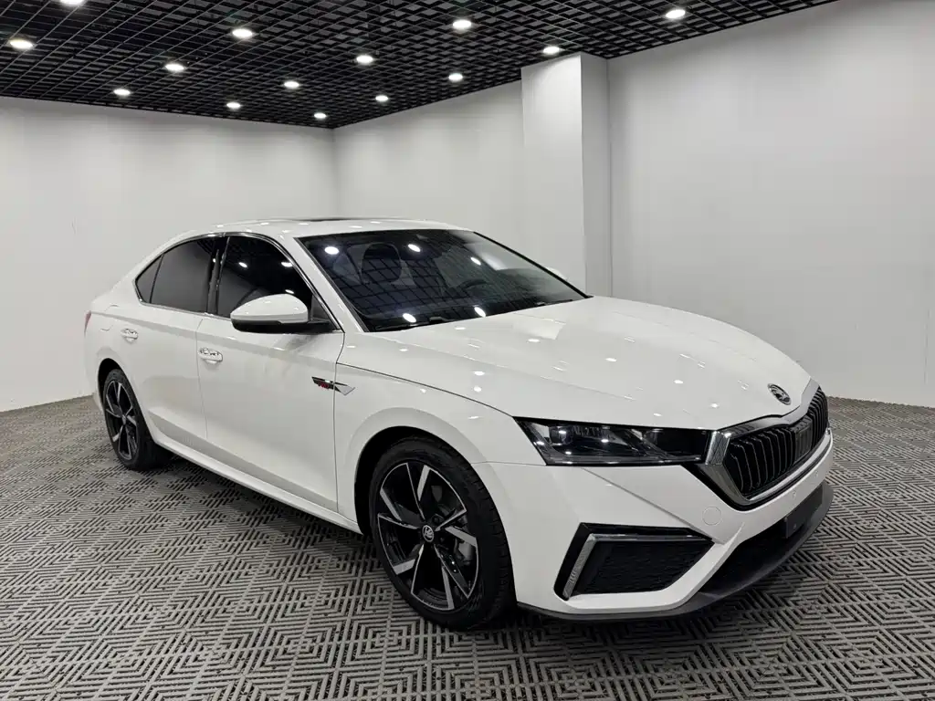 Skoda Octavia 2022 — фото 1