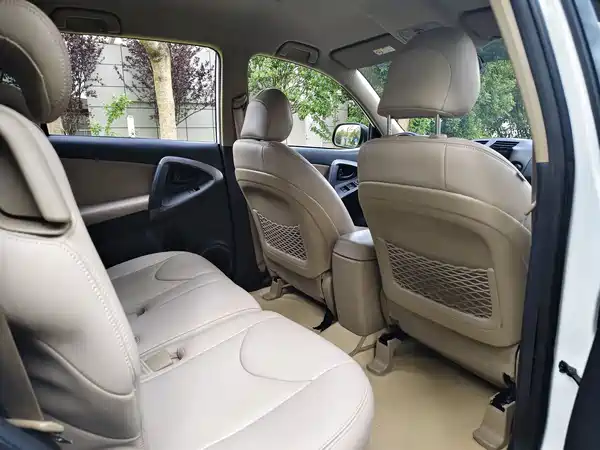 Toyota RAV4 2013