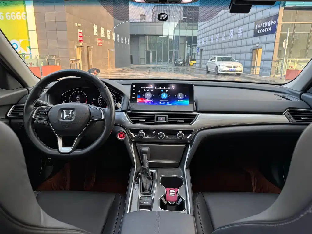 Honda Accord 2022 — фото 9