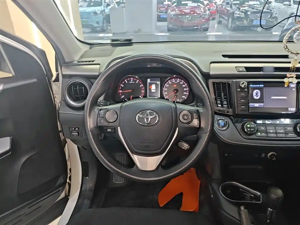 Toyota RAV4 2019 — фото 11