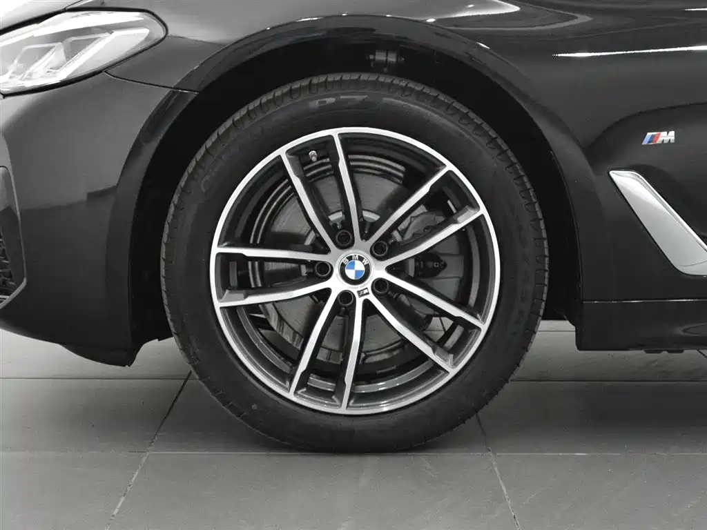 BMW 5 Series 2023 — фото 8