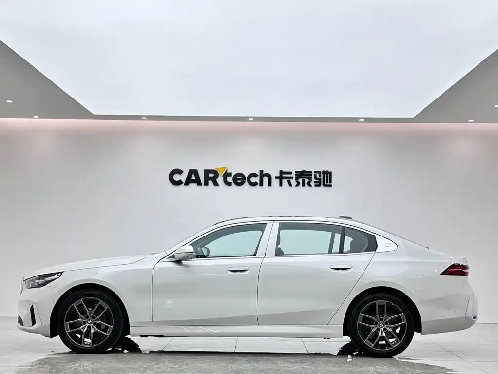 BMW 5 Series 2024