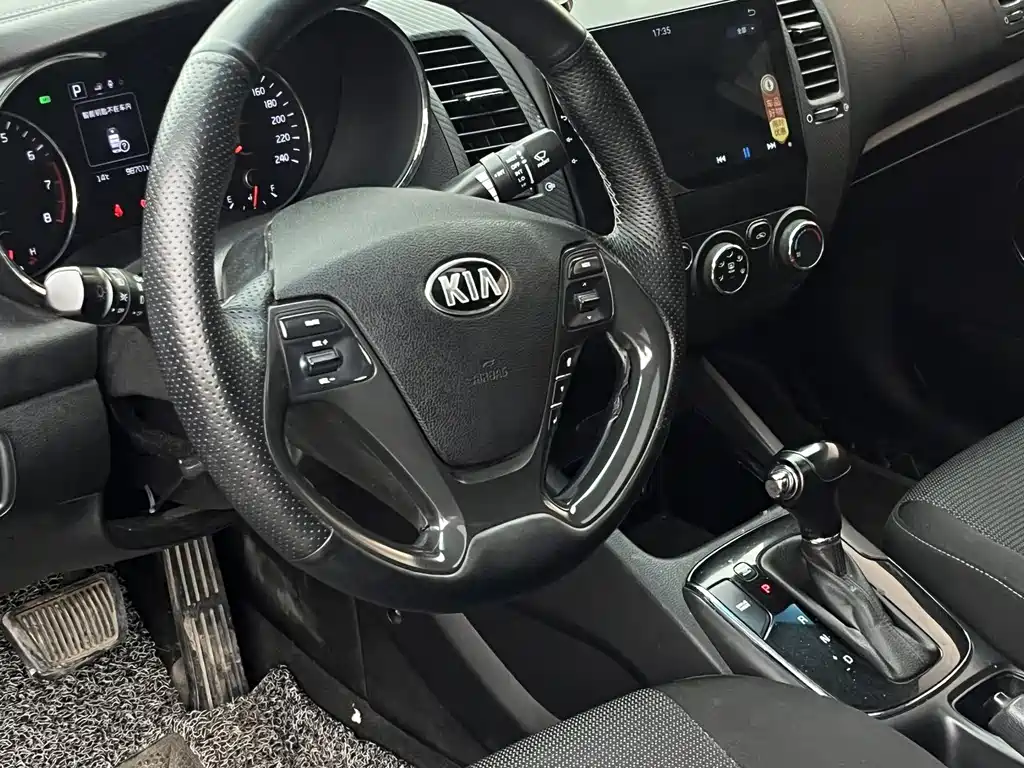 Kia K3 2017 — фото 10