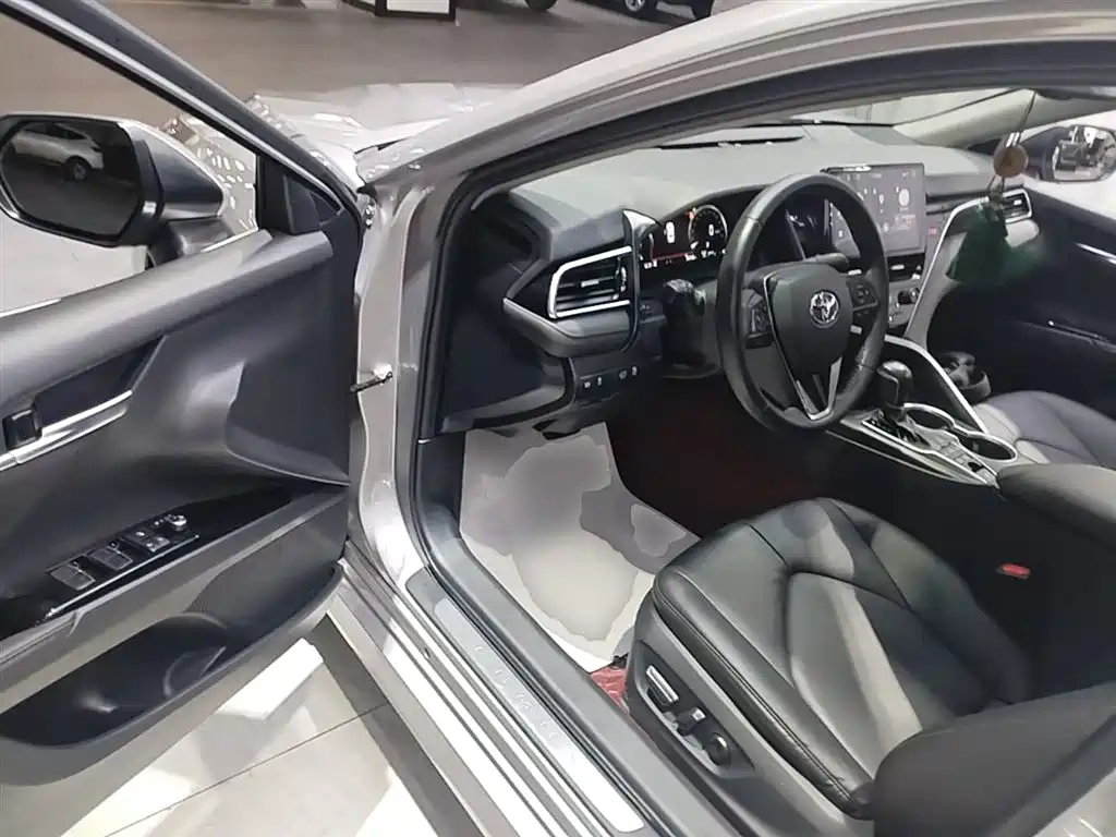 Toyota Camry 2022 — фото 16