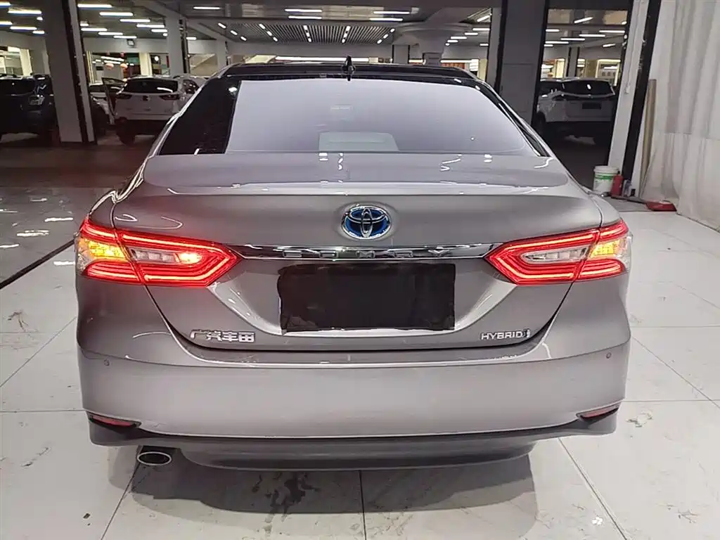 Toyota Camry 2022 — фото 6