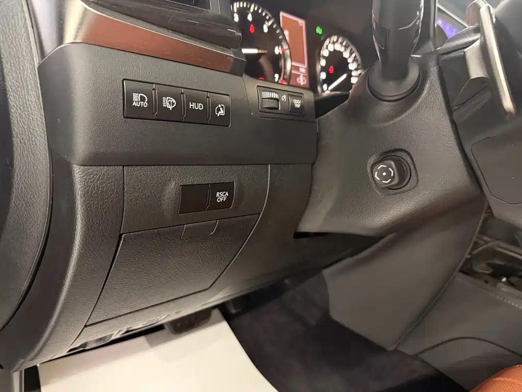 Lexus LX 2017 — фото 19