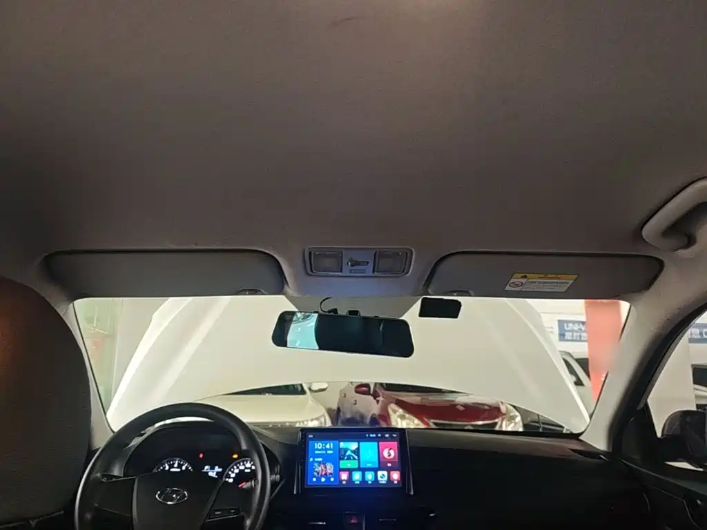 Hyundai Elantra 2019 — фото 18