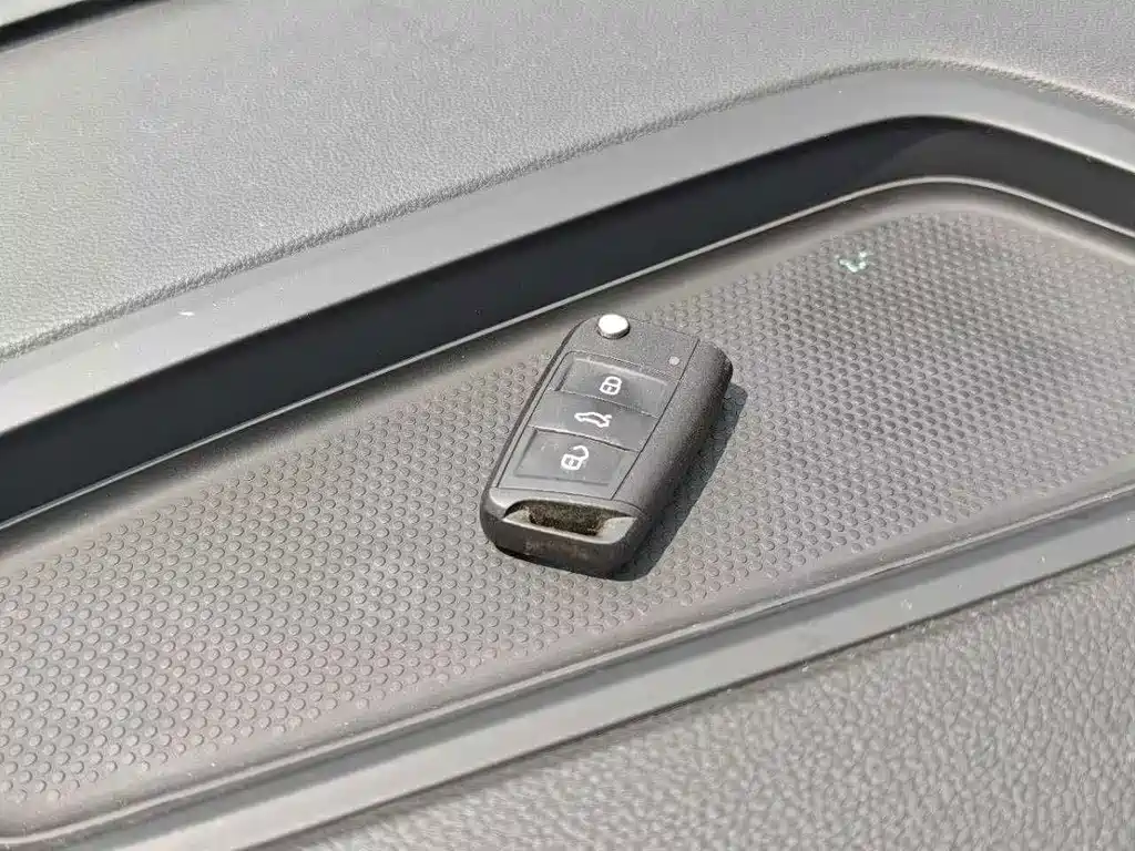Volkswagen Touran 2017 — фото 14
