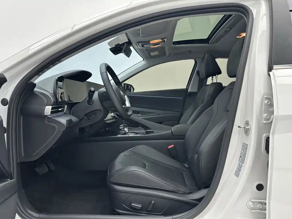Hyundai Elantra 2024