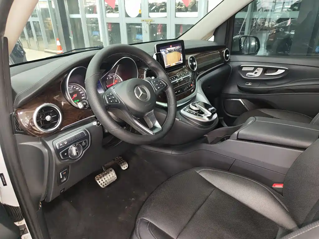 Mercedes-Benz V-Class 2018 — фото 13