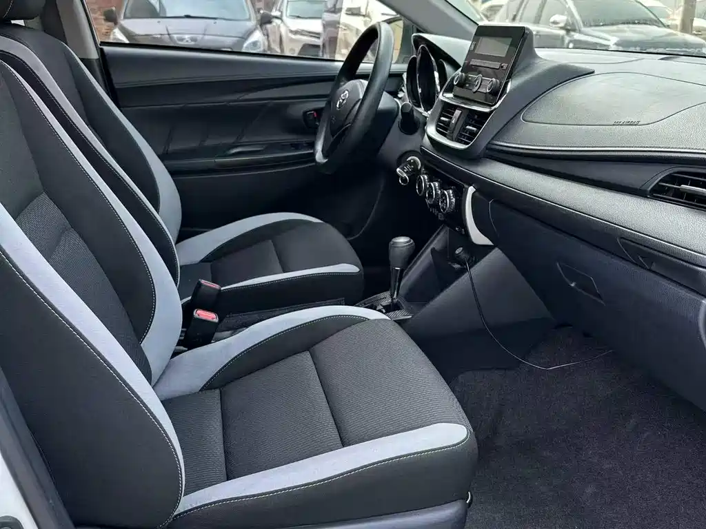Toyota Yaris L 2020 — фото 8