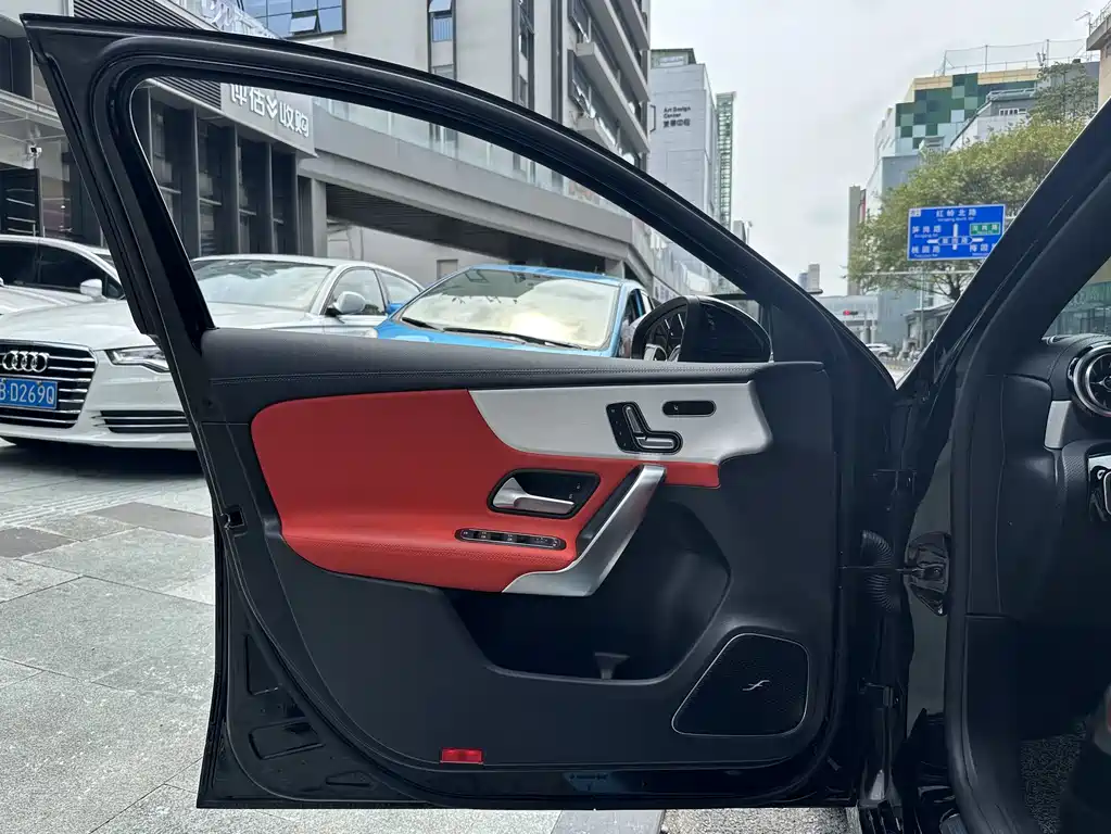 Mercedes-Benz A-Class AMG 2025 — фото 12