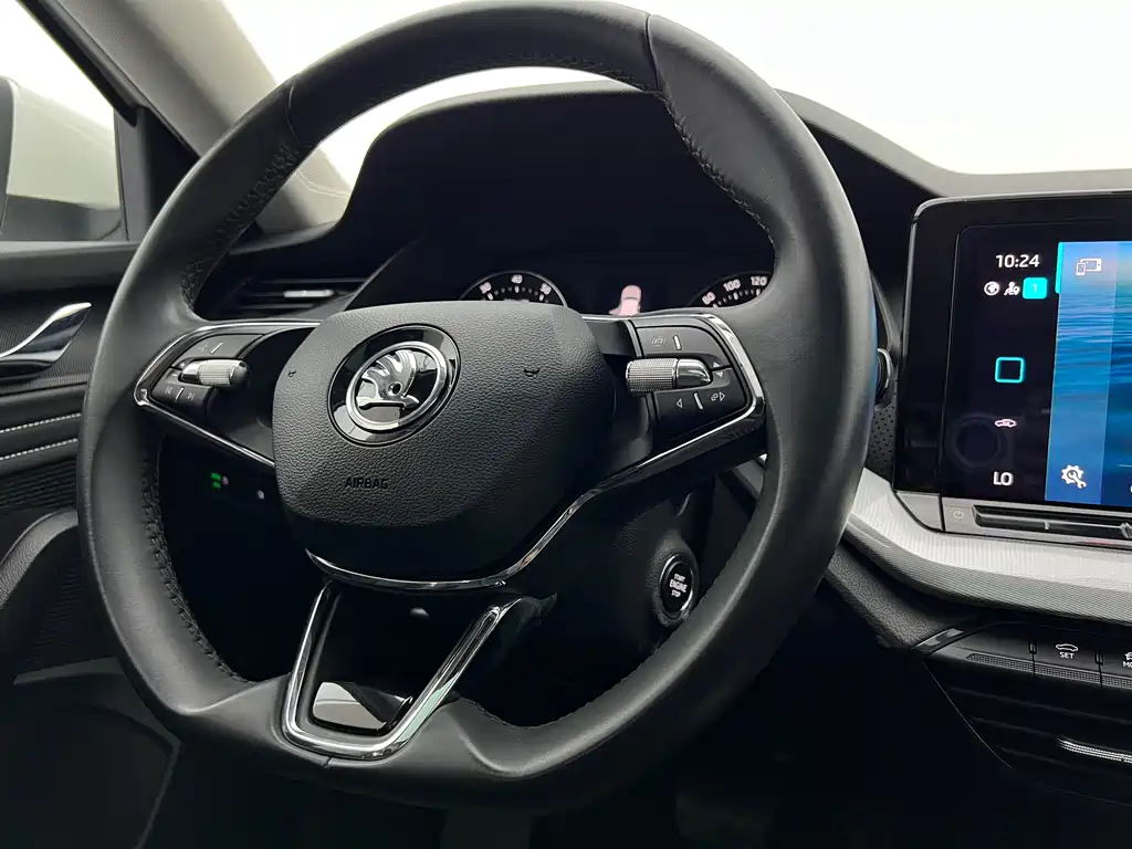 Skoda Octavia 2021 — фото 16