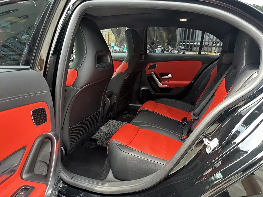 Mercedes-Benz A-Class AMG 2025 — фото 10
