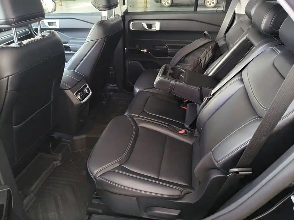 Ford Explorer 2025 — фото 17