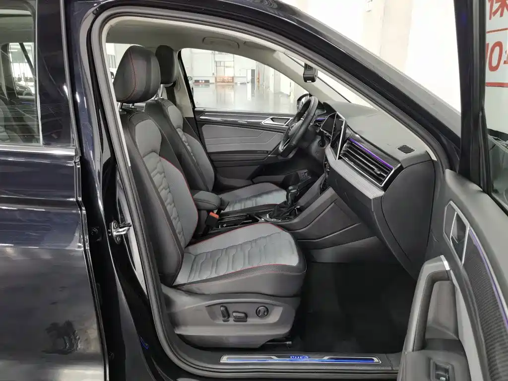 Volkswagen Tiguan L Plug-In Hybrid 2023 — фото 23