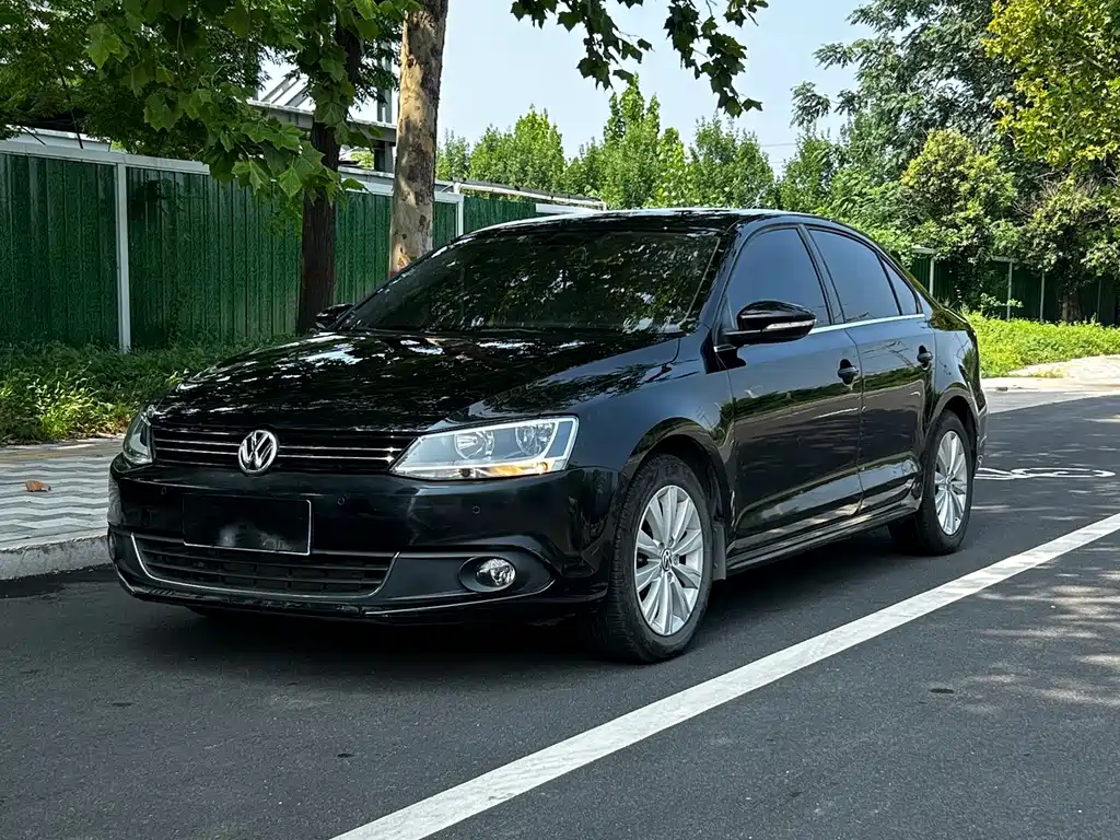 Volkswagen Sagitar 2015