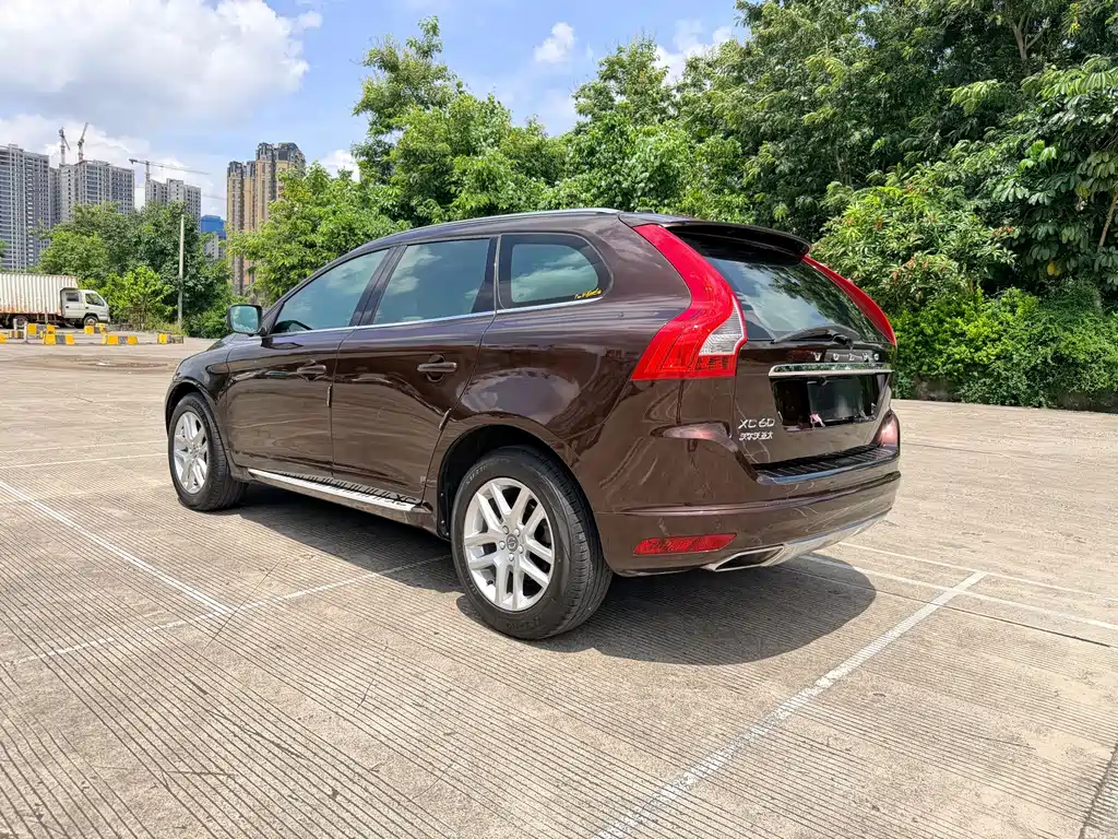 Volvo XC60 2017 — фото 12