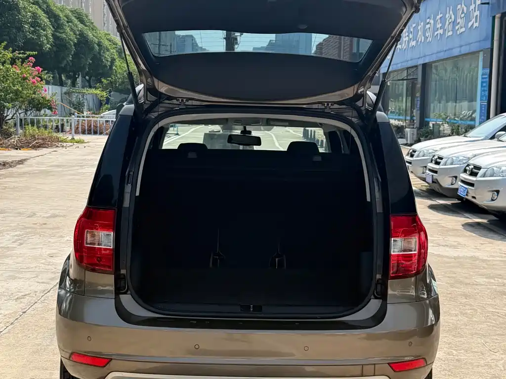Skoda Yeti 2014 — фото 11