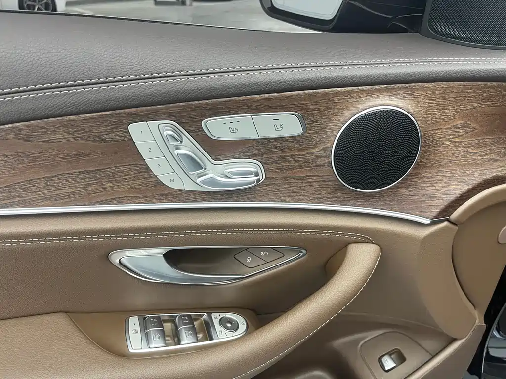 Mercedes-Benz E-Class 2023 — фото 4