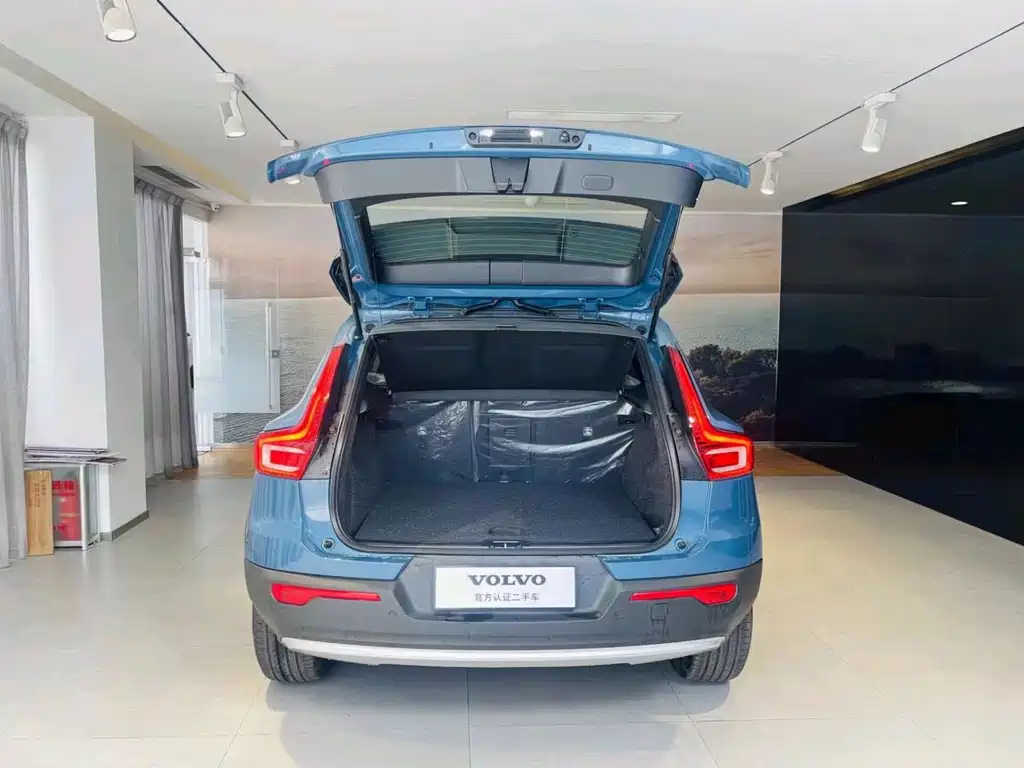 Volvo XC40 2023 — фото 8