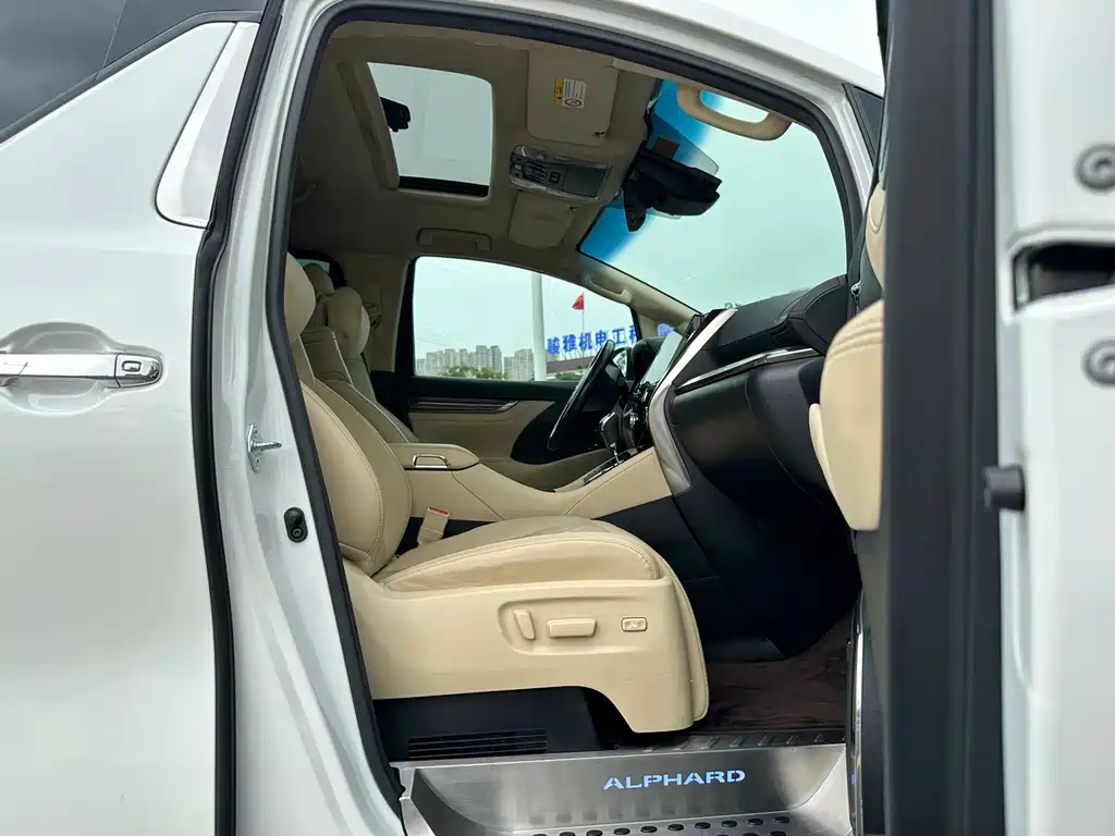 Toyota Alphard 2021 — фото 15