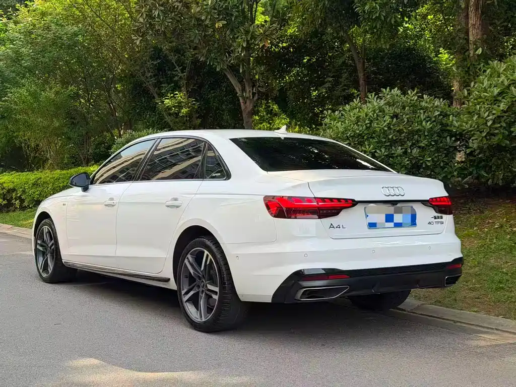 Audi A4L 2022 — фото 4