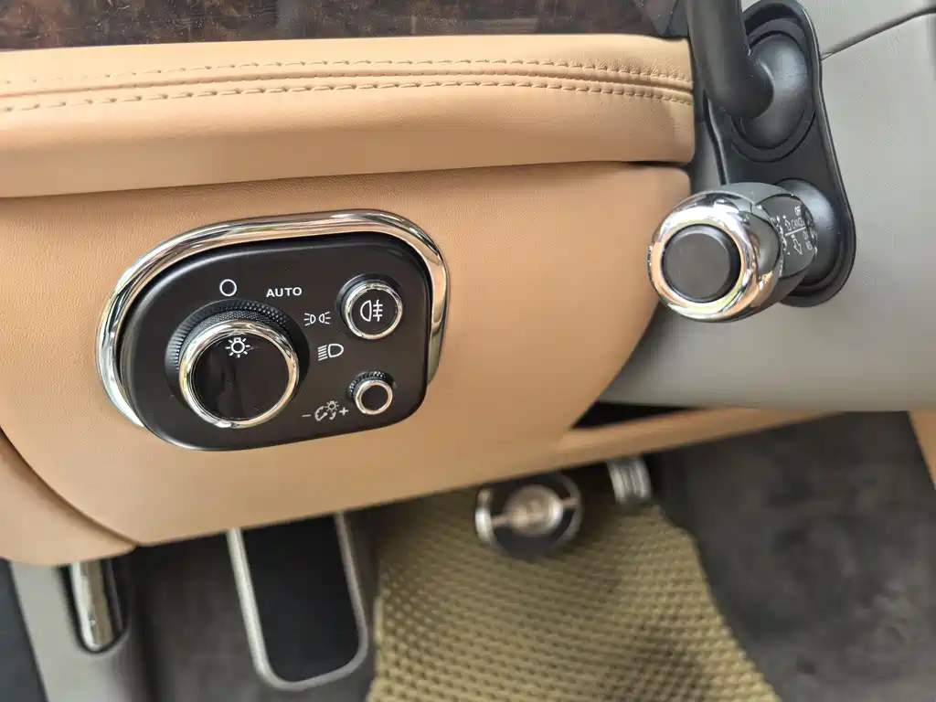 Bentley Mulsanne 2015 — фото 44