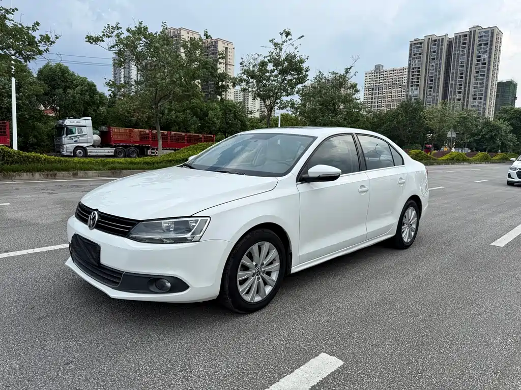 Volkswagen Sagitar 2013