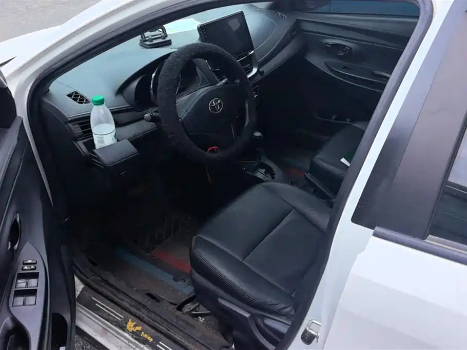Toyota Yaris L 2021 — фото 9