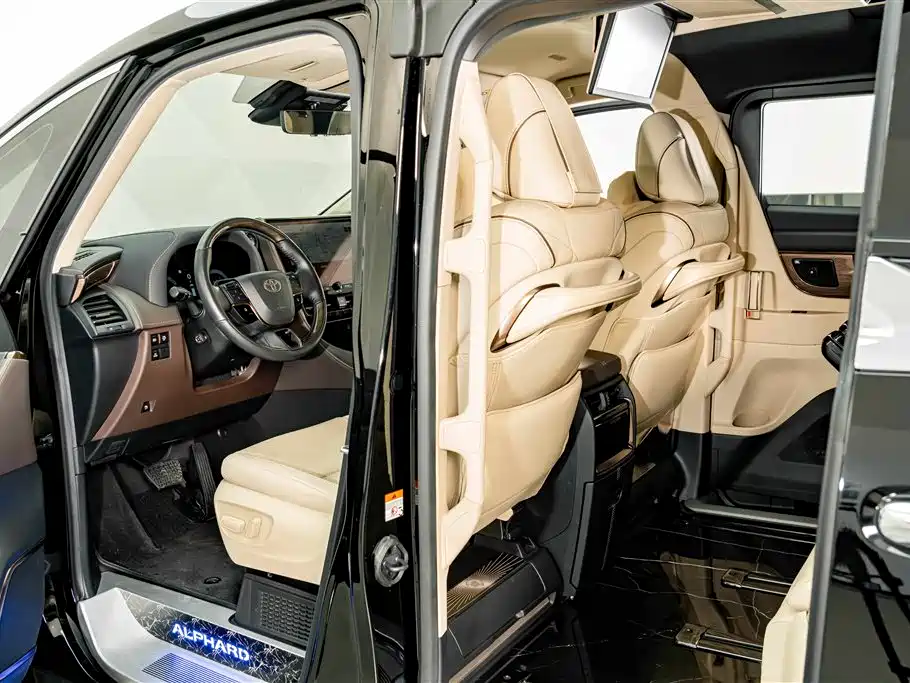 Toyota Alphard 2024 — фото 19