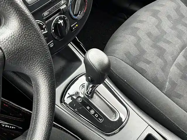Nissan Tiida 2015 — фото 13