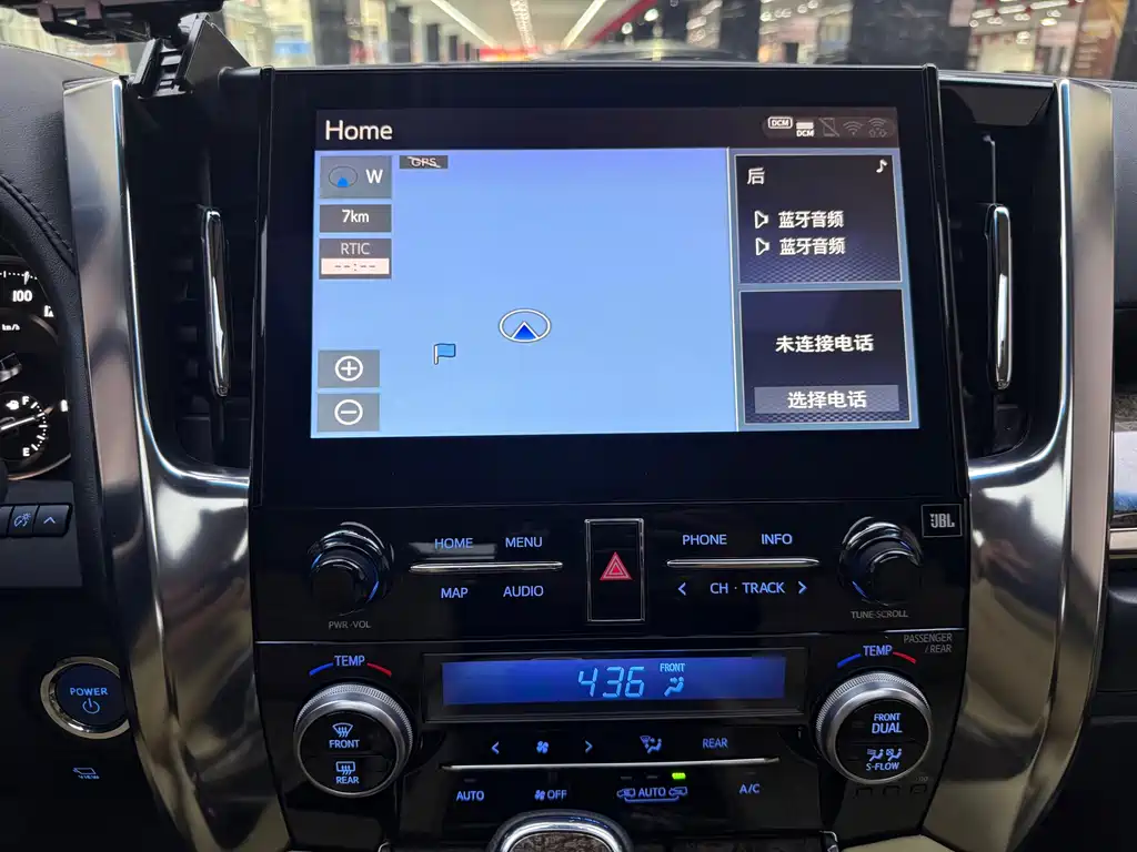 Toyota Vellfire 2023 — фото 16