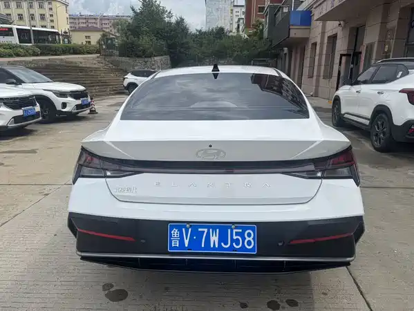 Hyundai Elantra 2023