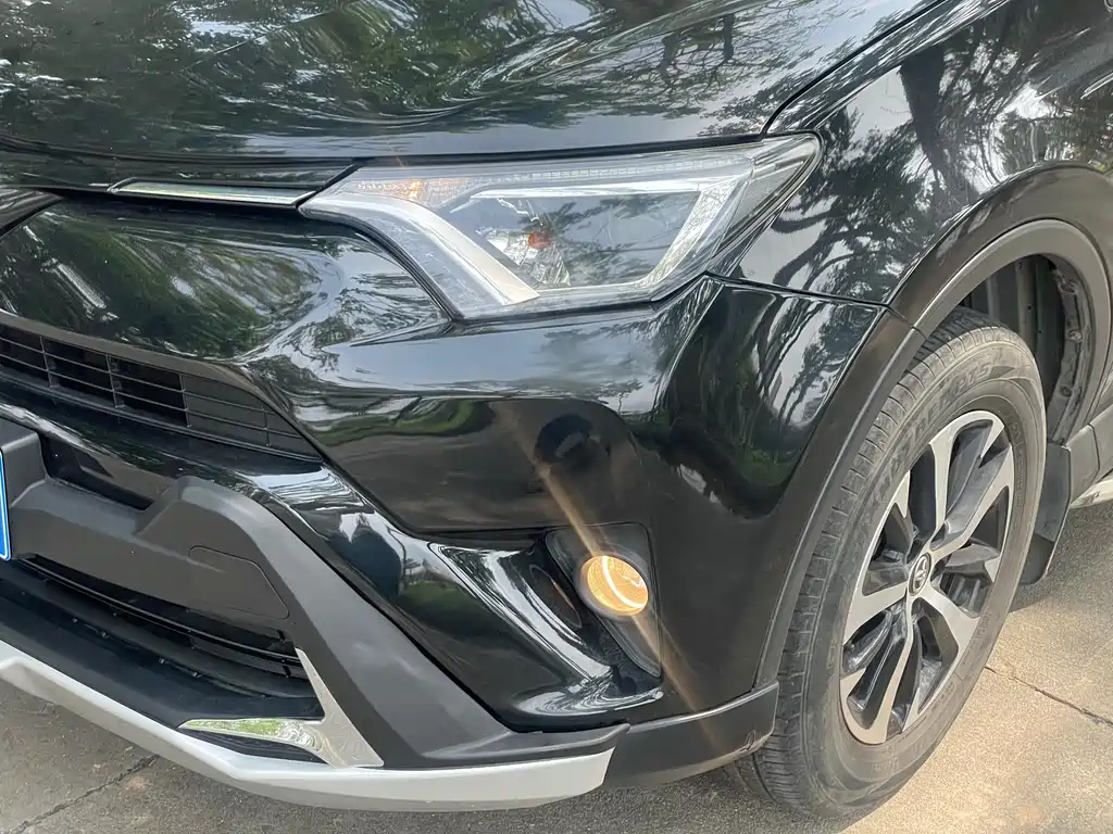 Toyota RAV4 2017 — фото 2