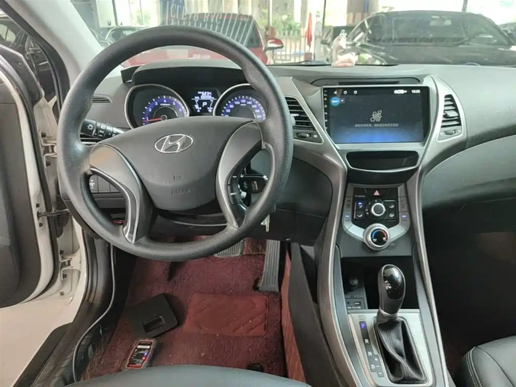 Hyundai Elantra Langdong 2016 — фото 10
