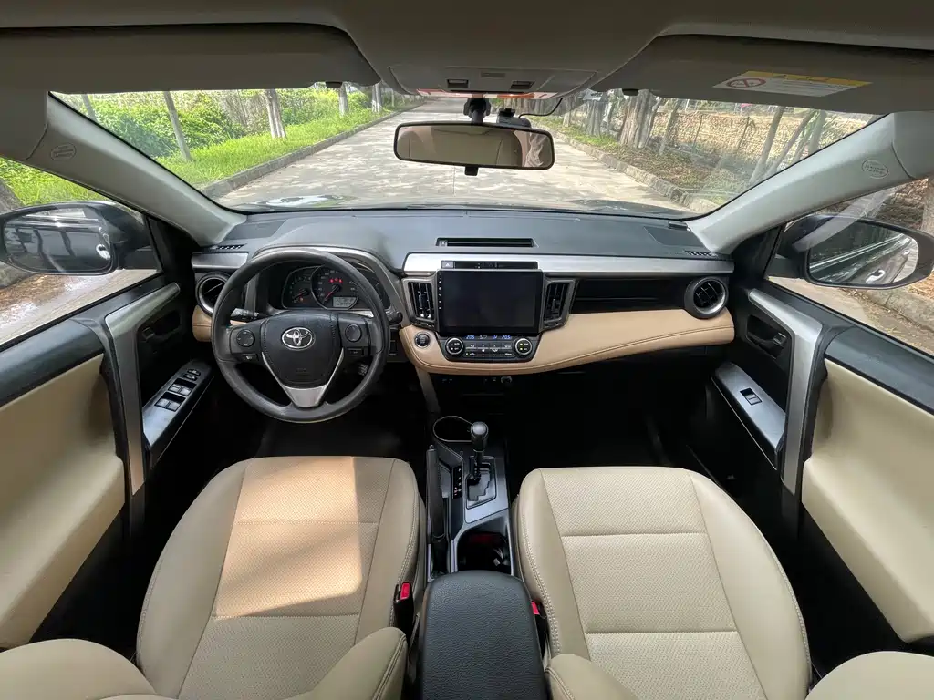 Toyota RAV4 2017 — фото 16