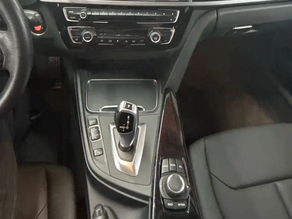 BMW 3 Series 2017 — фото 14