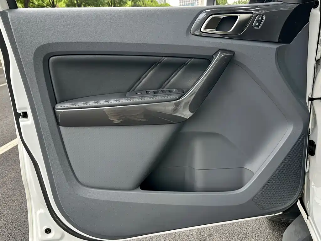 Ford Everest 2017 — фото 10