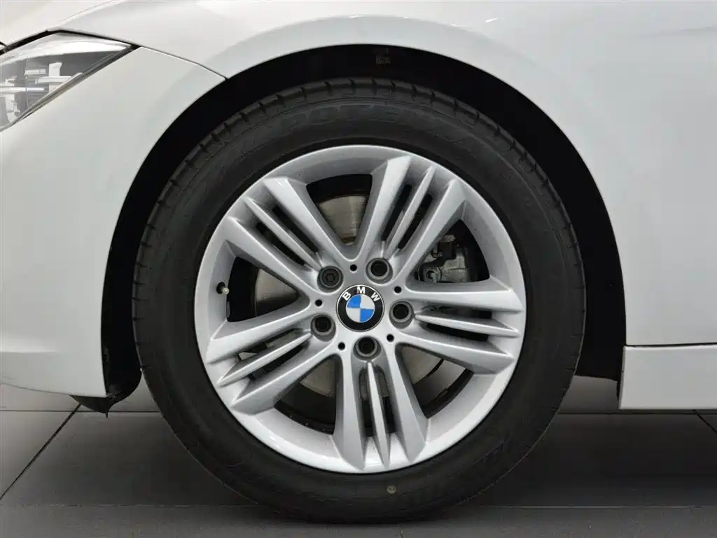 BMW 3 Series 2017 — фото 9