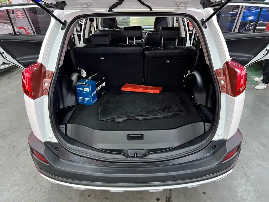 Toyota RAV4 2014 — фото 16
