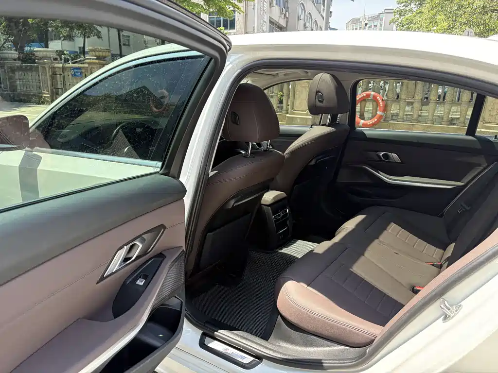 BMW 3 Series 2021 — фото 13