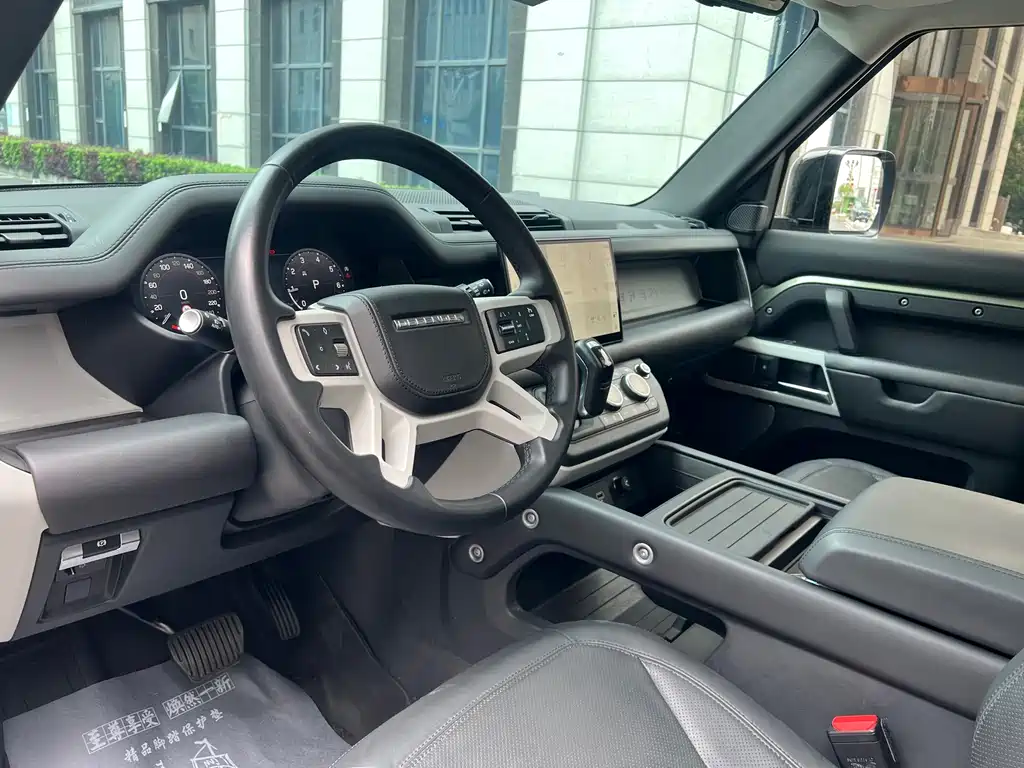 Land Rover Defender 2023 — фото 11