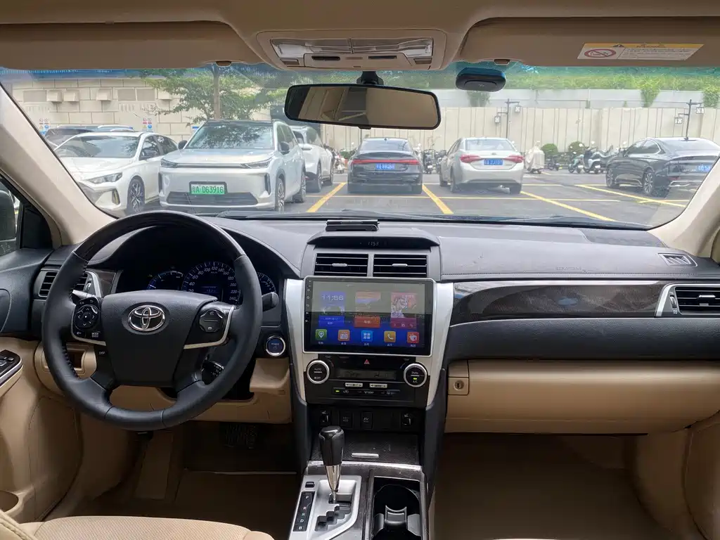 Toyota Camry 2014 — фото 14