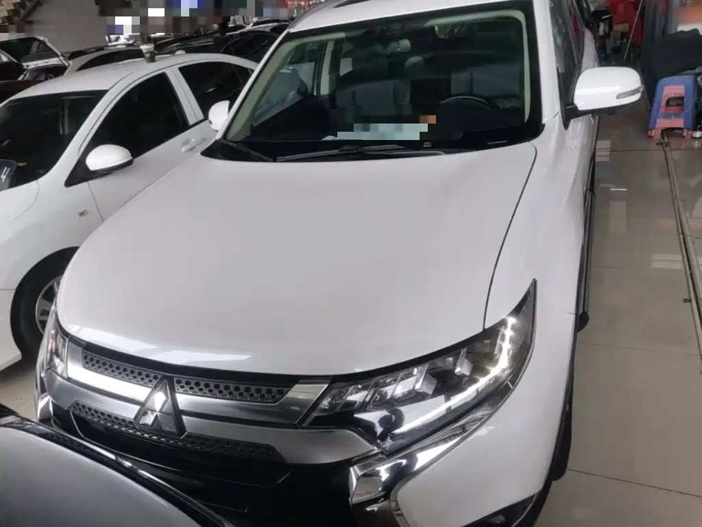 Mitsubishi Outlander 2020 — фото 3