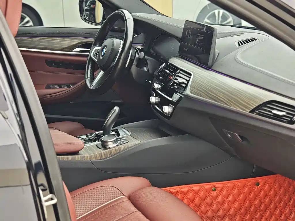 BMW 5 Series 2022 — фото 10
